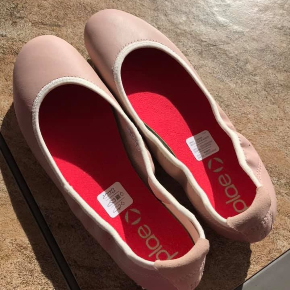 New Without Box Crosby Plae Women's 7.5